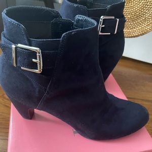 Womens size 8 navy blue bootie